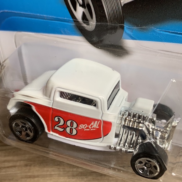 Hot Wheels 1932 Ford Retro Racers HotRod Hotwheels Rod Mainline 2023 New Mattel - Picture 3 of 6